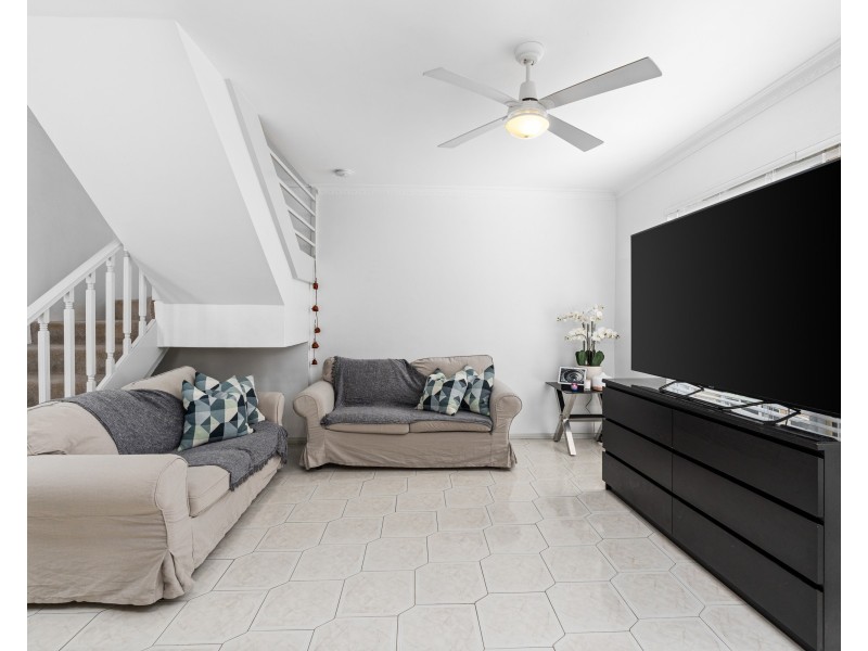 2/12 Duke Street, Point Frederick NSW 2250