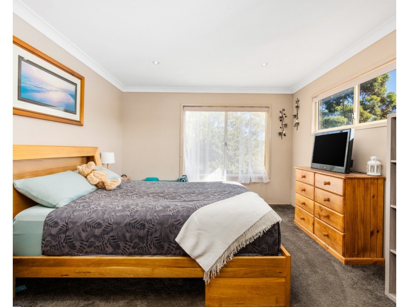 218 Cresthaven Avenue, Bateau Bay NSW 2261