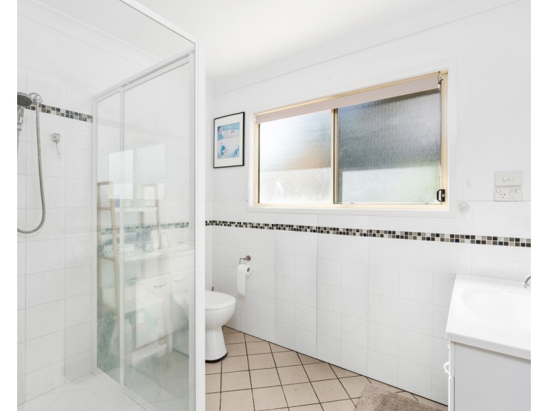 218 Cresthaven Avenue, Bateau Bay NSW 2261