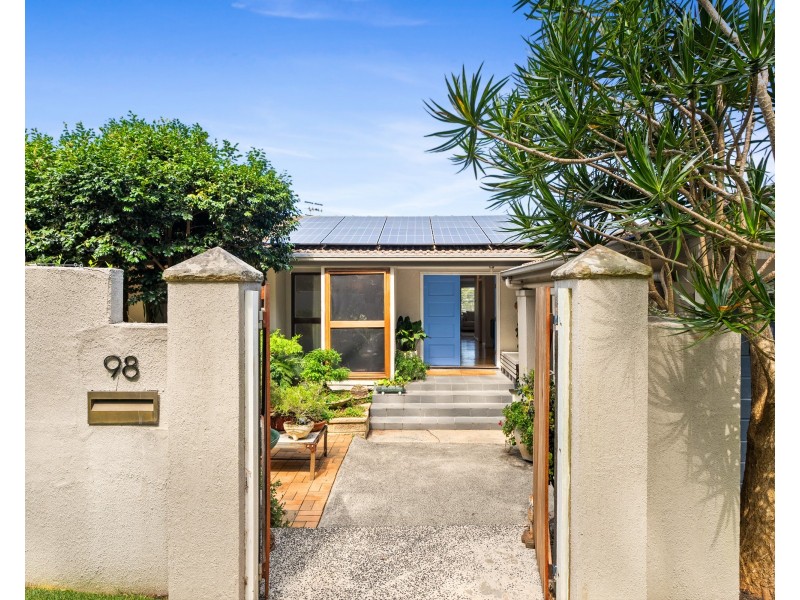 98 Bradleys Road, North Avoca NSW 2260