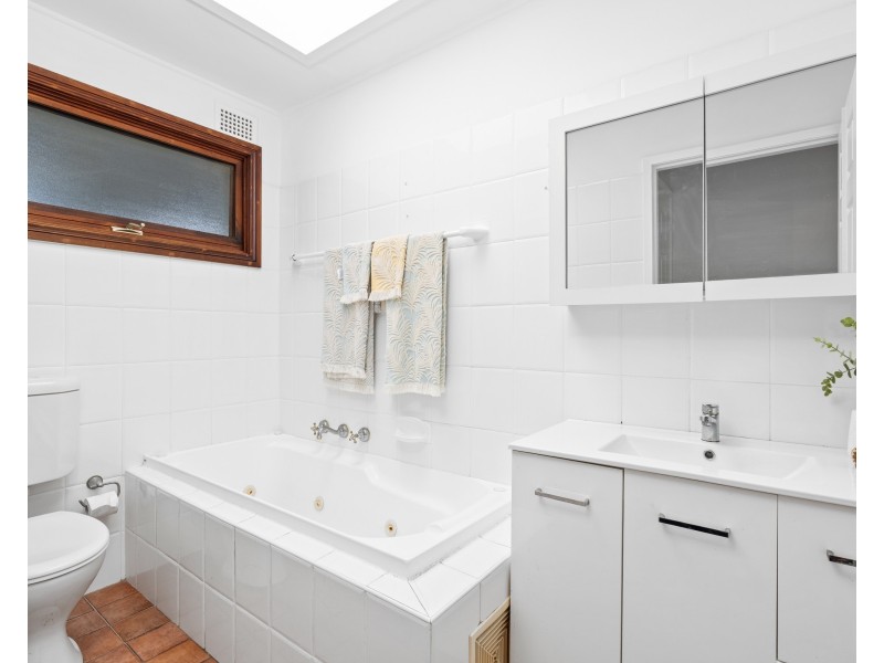 98 Bradleys Road, North Avoca NSW 2260