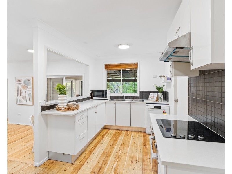 15 Mindaree Avenue, Wyoming NSW 2250