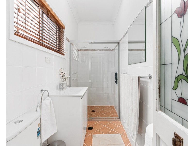 15 Mindaree Avenue, Wyoming NSW 2250