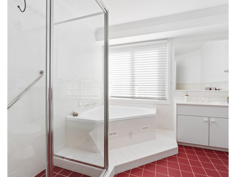 96 Bronzewing Drive, Erina NSW 2250