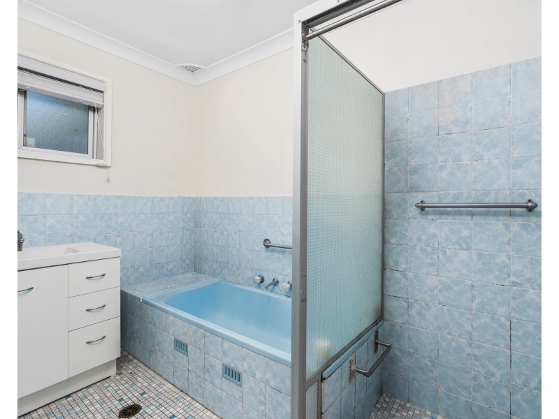 12 Veronica Crescent, Wyoming NSW 2250