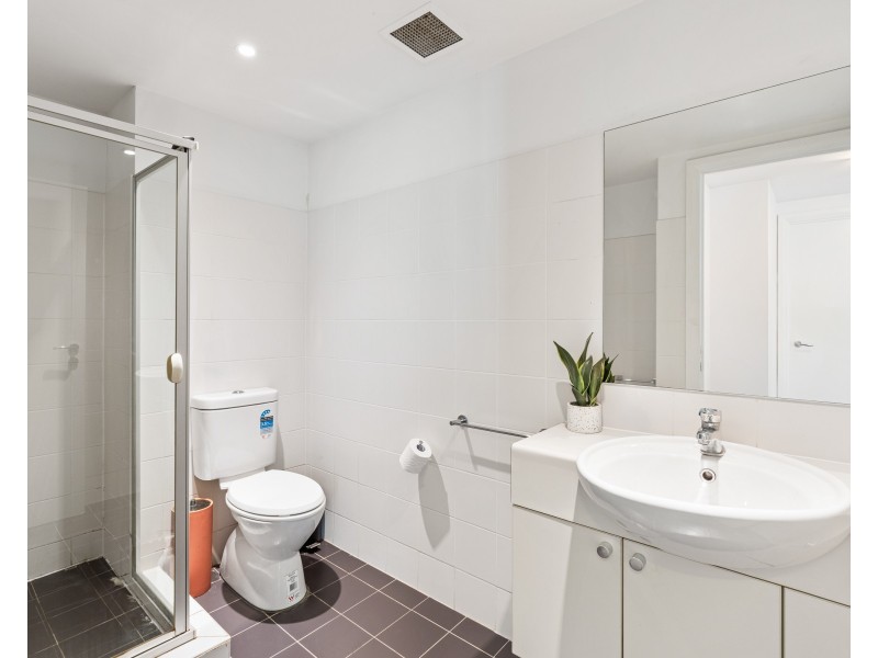 251/80 John Whiteway Drive, Gosford NSW 2250