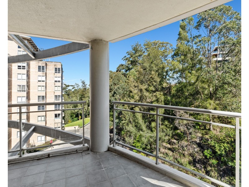 251/80 John Whiteway Drive, Gosford NSW 2250