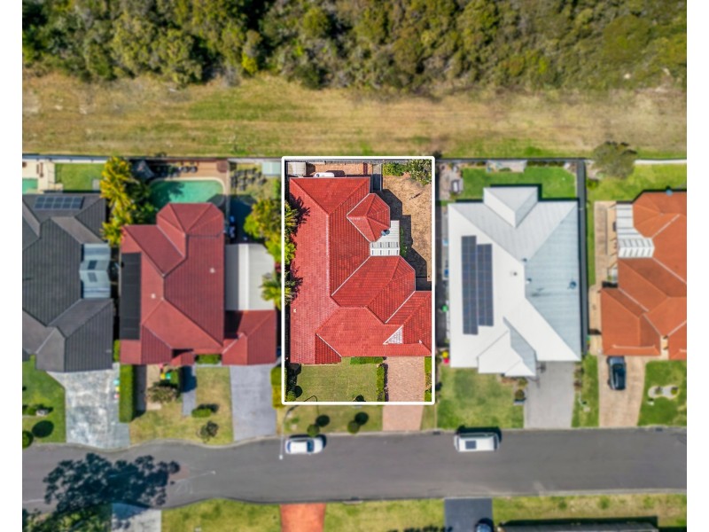 77 Sir Joseph Banks Drive, Bateau Bay NSW 2261