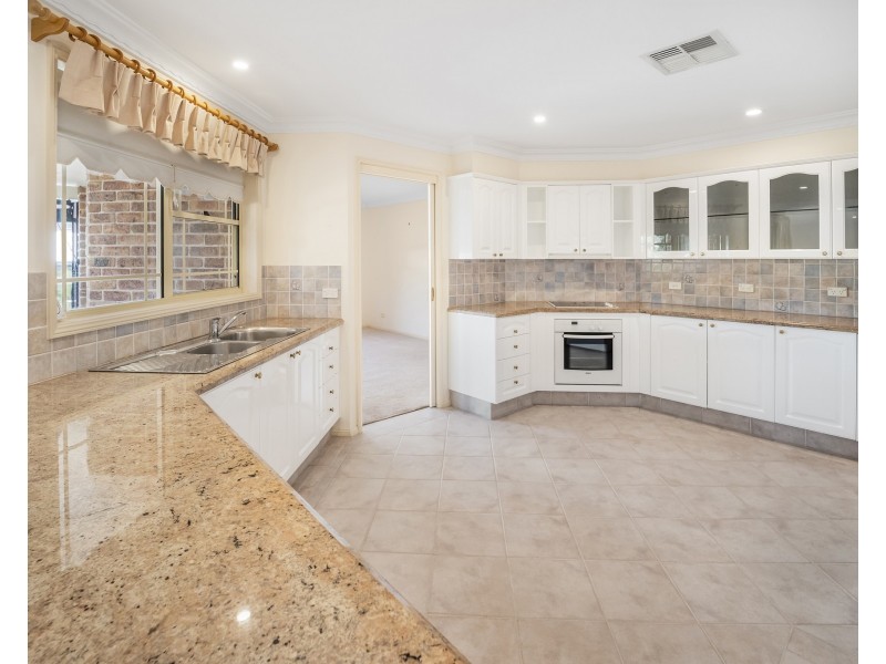77 Sir Joseph Banks Drive, Bateau Bay NSW 2261