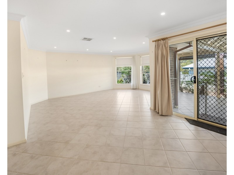 77 Sir Joseph Banks Drive, Bateau Bay NSW 2261