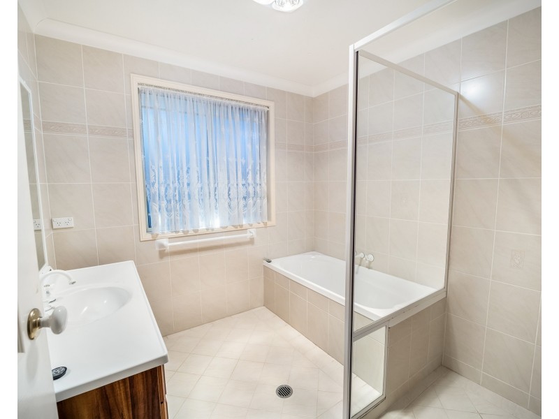 77 Sir Joseph Banks Drive, Bateau Bay NSW 2261