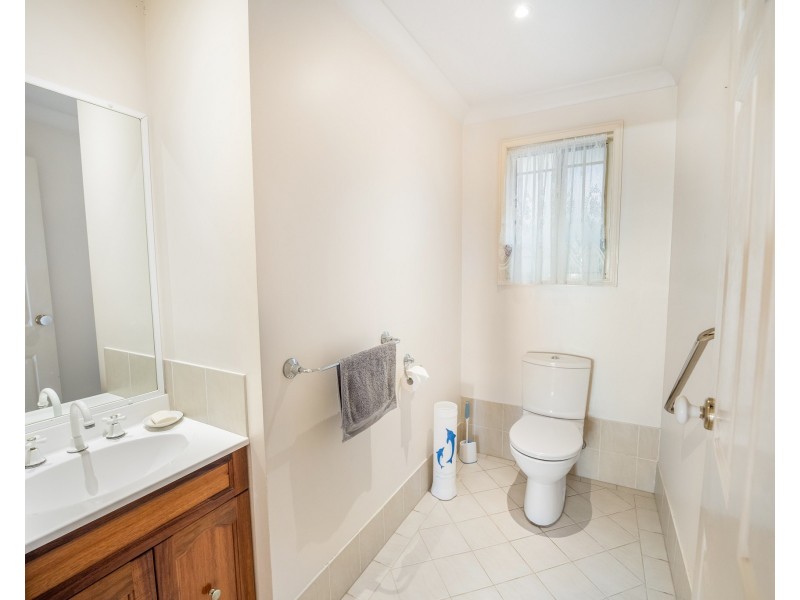 77 Sir Joseph Banks Drive, Bateau Bay NSW 2261