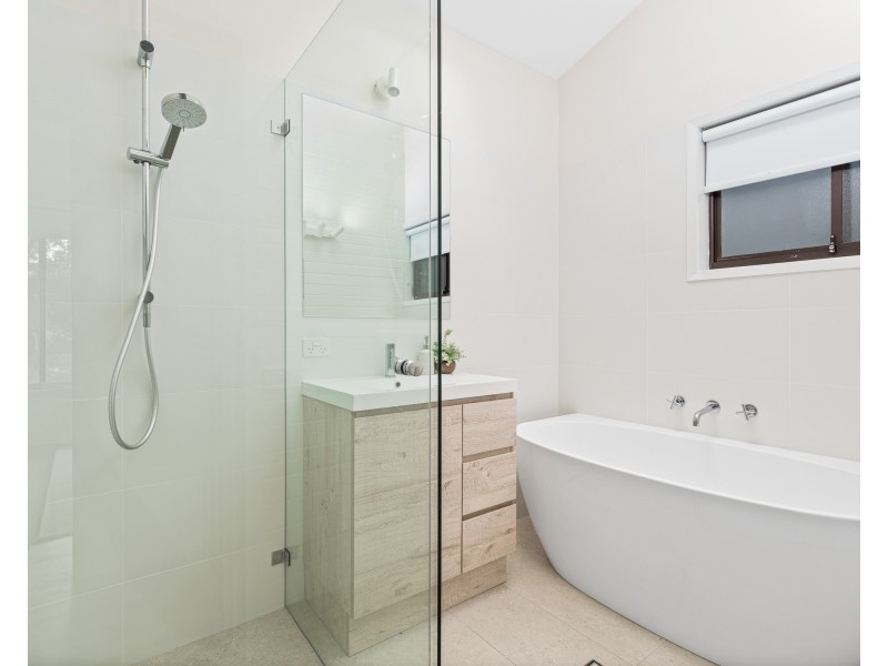 128 Berrys Head Road, Wyoming NSW 2250