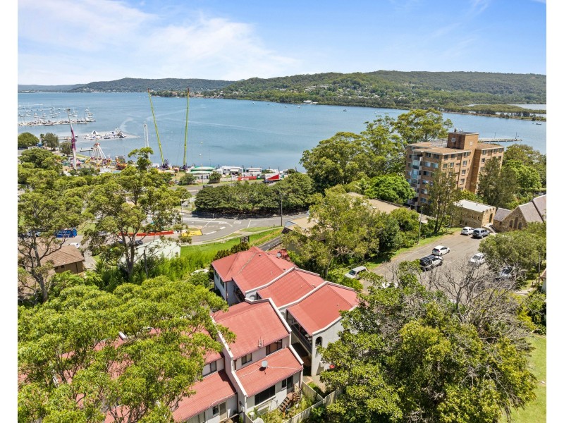 4/4 Broadview Avenue, Gosford NSW 2250