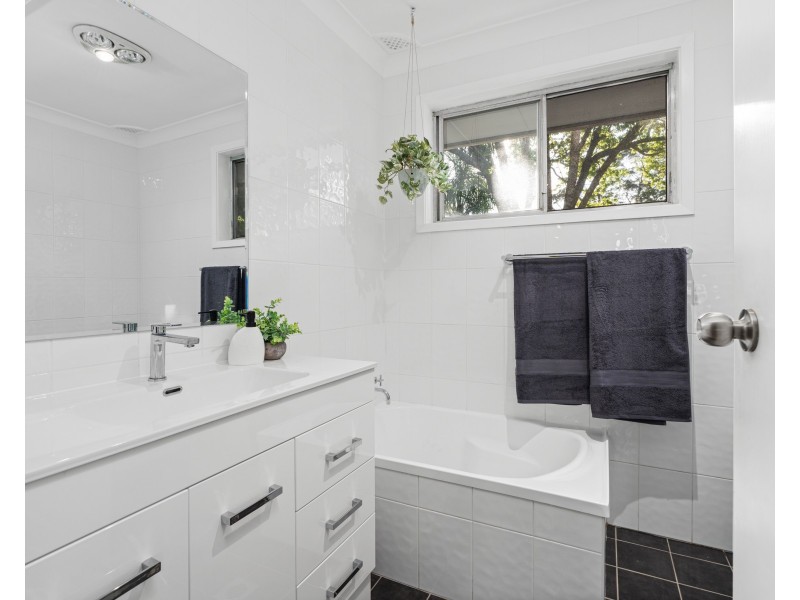 5 Dougal Drive, Wyoming NSW 2250