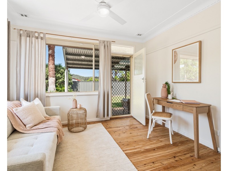 2 Crawford Crescent, Wyoming NSW 2250