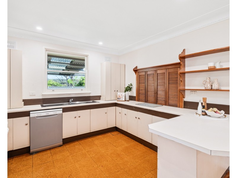 2 Crawford Crescent, Wyoming NSW 2250
