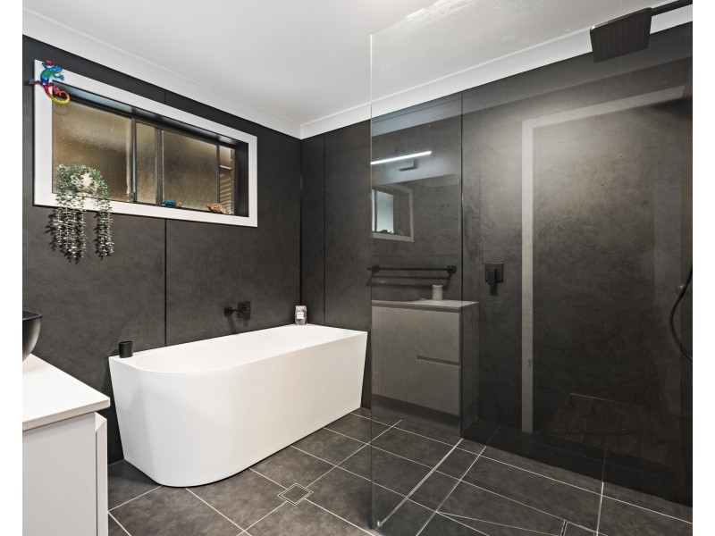 37 Hillside Drive, Berkeley Vale NSW 2261