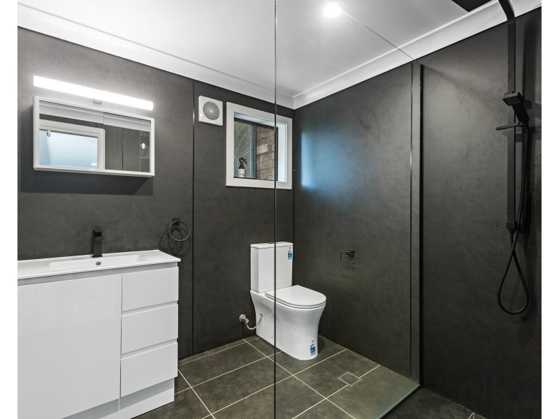 37 Hillside Drive, Berkeley Vale NSW 2261