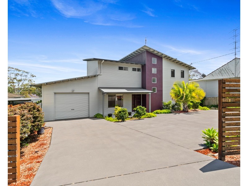 225 Avoca Drive, Green Point NSW 2251