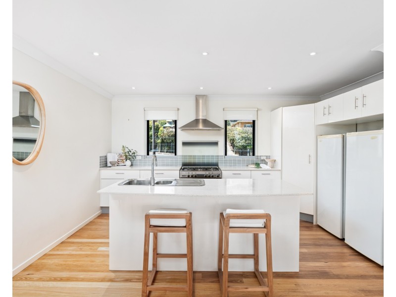 225 Avoca Drive, Green Point NSW 2251