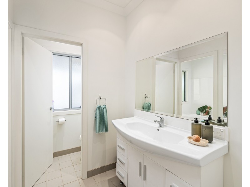 225 Avoca Drive, Green Point NSW 2251