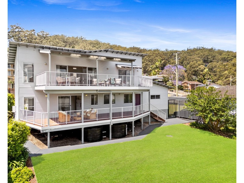 225 Avoca Drive, Green Point NSW 2251