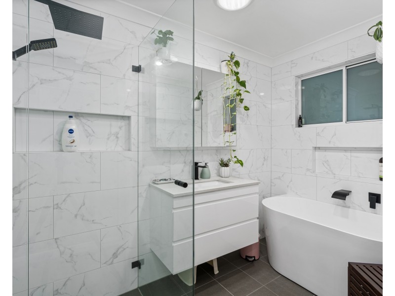 15 Valley View Road, Wyoming NSW 2250