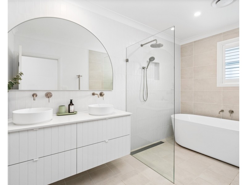 20a Frederick Street, Point Frederick NSW 2250