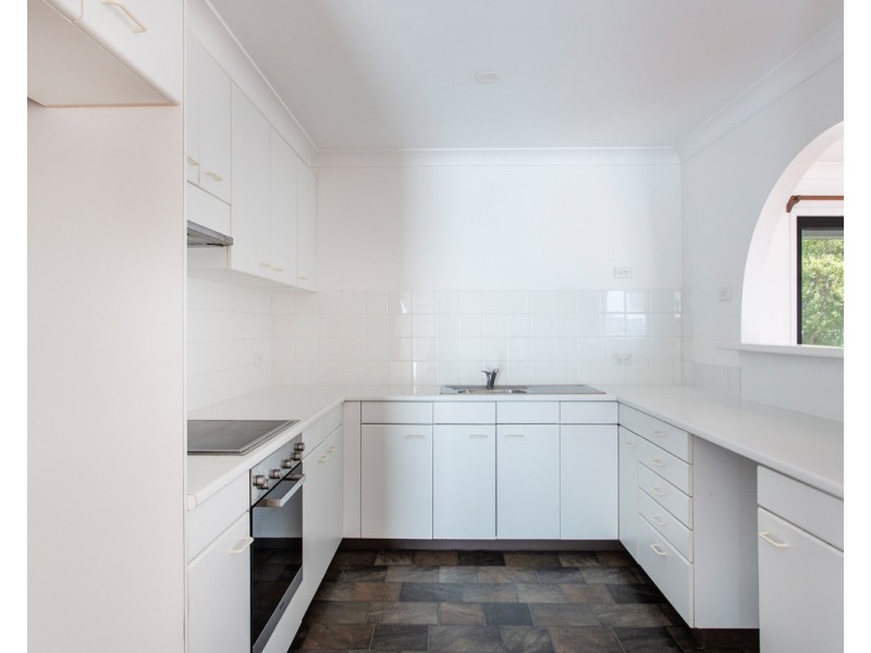10 Hillcrest Avenue, Bateau Bay NSW 2261