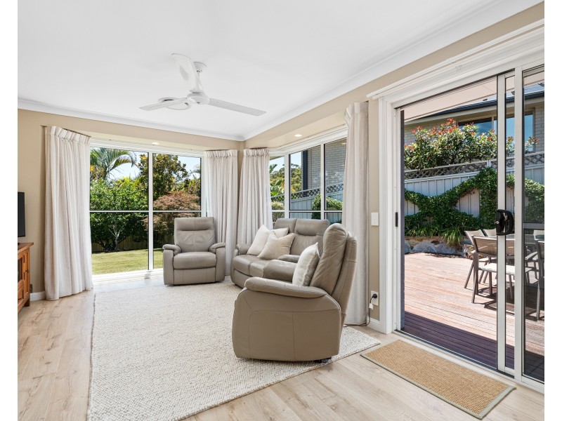 61 Bronzewing Drive, Erina NSW 2250