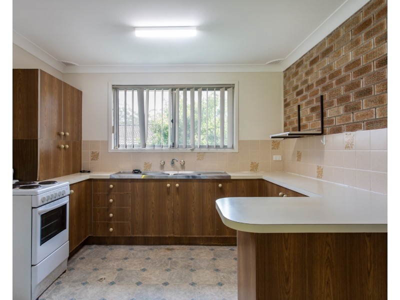 8/4 Kalawarra Road, Wyoming NSW 2250