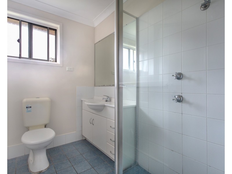 8/4 Kalawarra Road, Wyoming NSW 2250