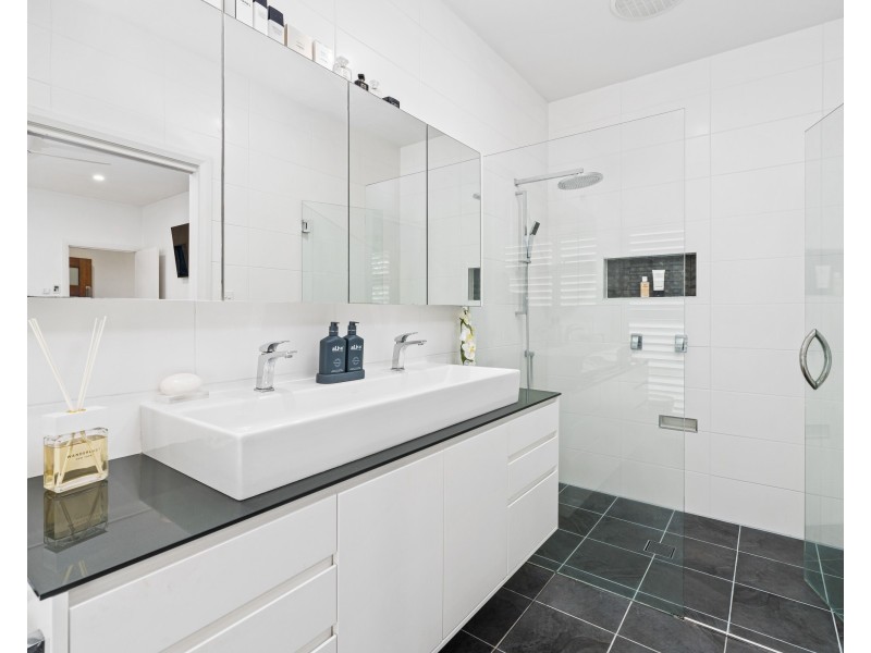 5 Harbour Street, Bateau Bay NSW 2261