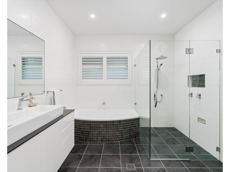 5 Harbour Street, Bateau Bay NSW 2261