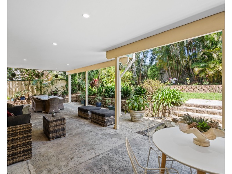 8 Althea Place, Point Clare NSW 2250