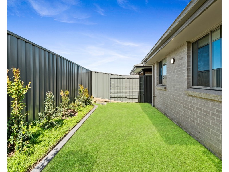 27 Kamira Road, Wadalba NSW 2259