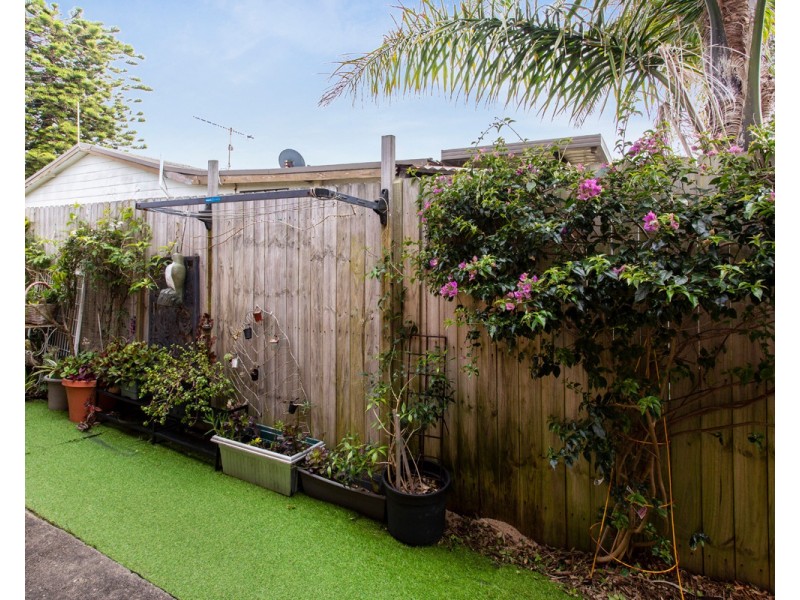 2/93 Hutton Road, The Entrance North NSW 2261