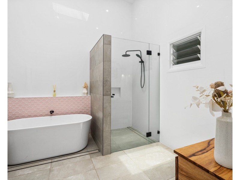 4 Margherita Avenue, Bateau Bay NSW 2261