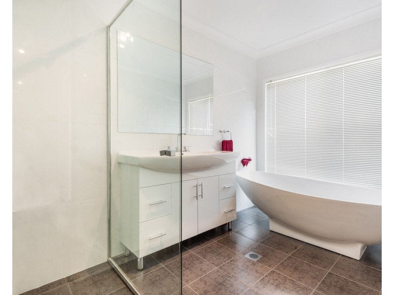 10 Woolybutt Crescent, Erina NSW 2250