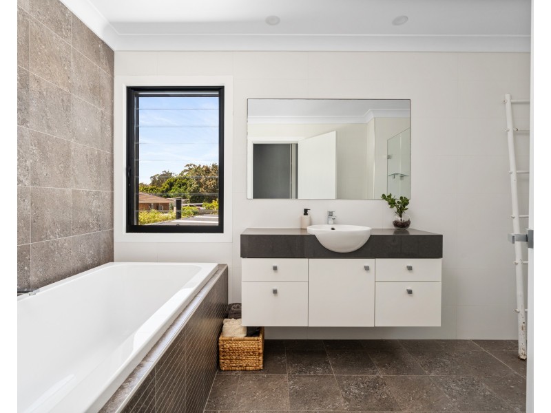 13 Marlowe Road, Bateau Bay NSW 2261