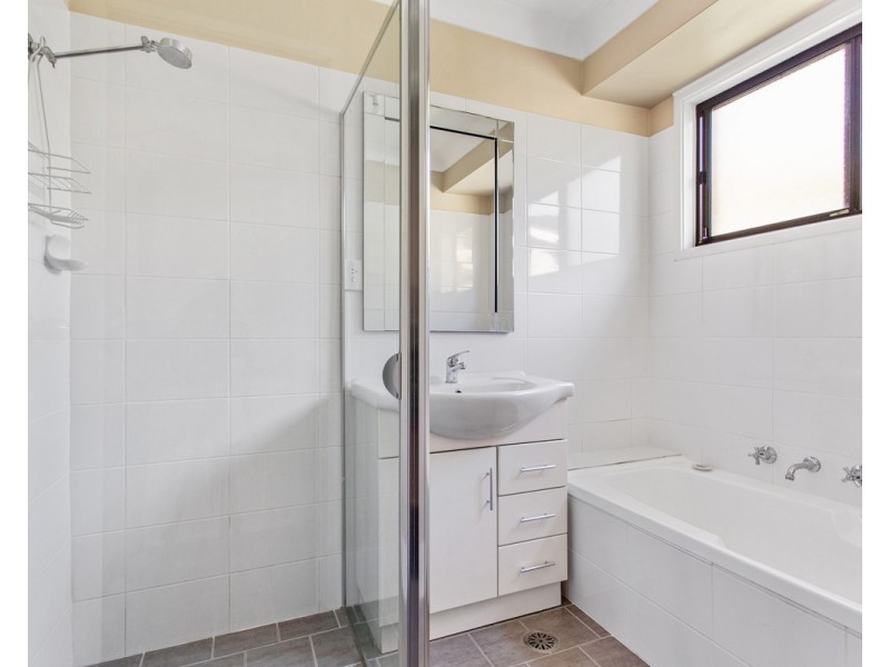 6 Ferntree Close, Wyoming NSW 2250
