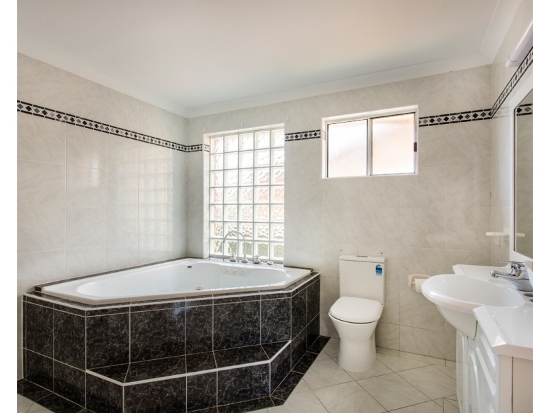 18 Darryl Road, Wyoming NSW 2250