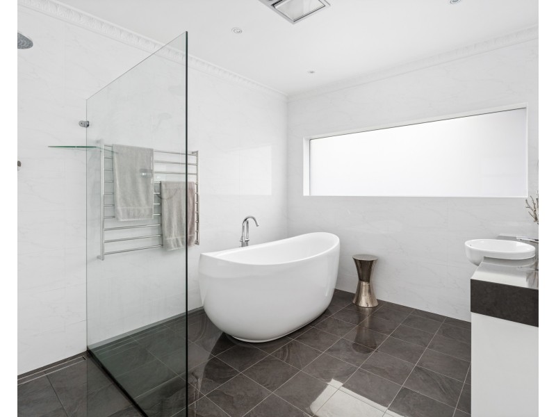 1 Blaxland Court, Terrigal NSW 2260