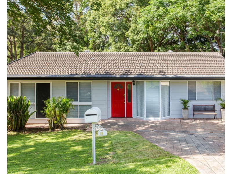 18 Bourbon Street, Wyoming NSW 2250