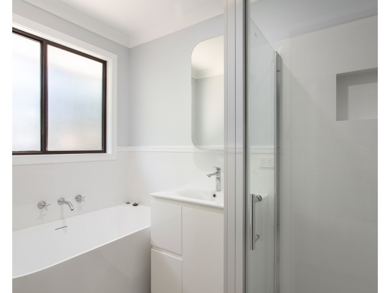 18 Bourbon Street, Wyoming NSW 2250