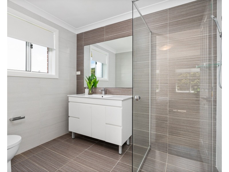 33 Sunset Street, Wyoming NSW 2250