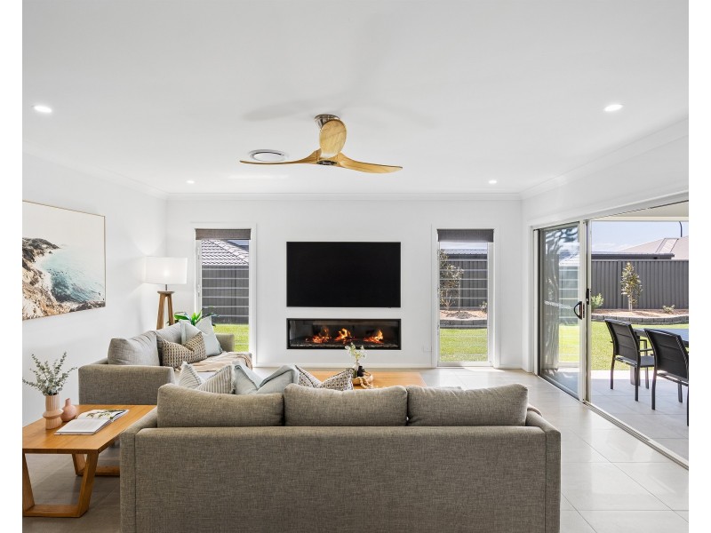 77 Soreina Drive, Wyee NSW 2259