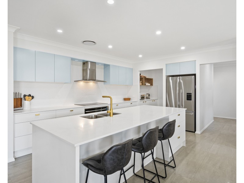 77 Soreina Drive, Wyee NSW 2259