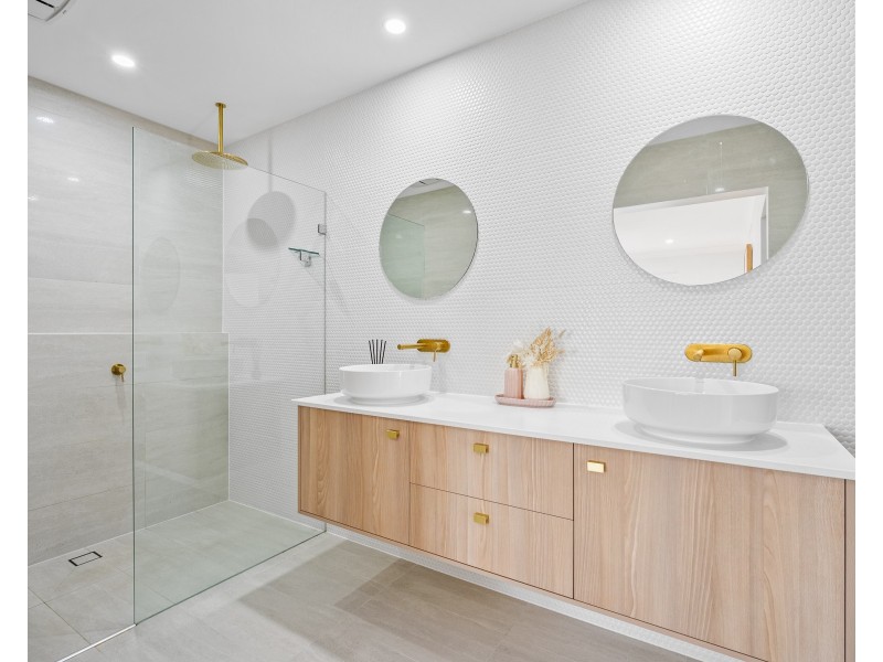 77 Soreina Drive, Wyee NSW 2259